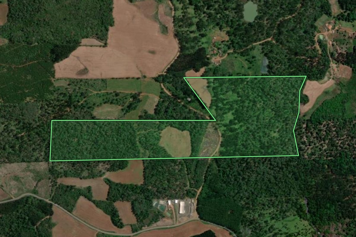 Imagem de satélite do imóvel rural em Bituruna (PR), com o contorno declarado no CAR desenhado por cima.