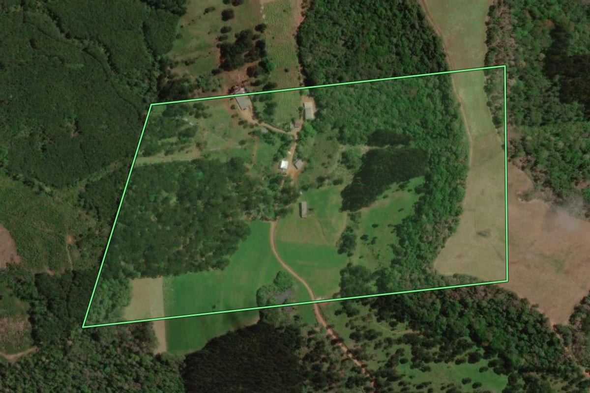 Imagem de satélite do imóvel rural em Bituruna (PR), com o contorno declarado no CAR desenhado por cima.