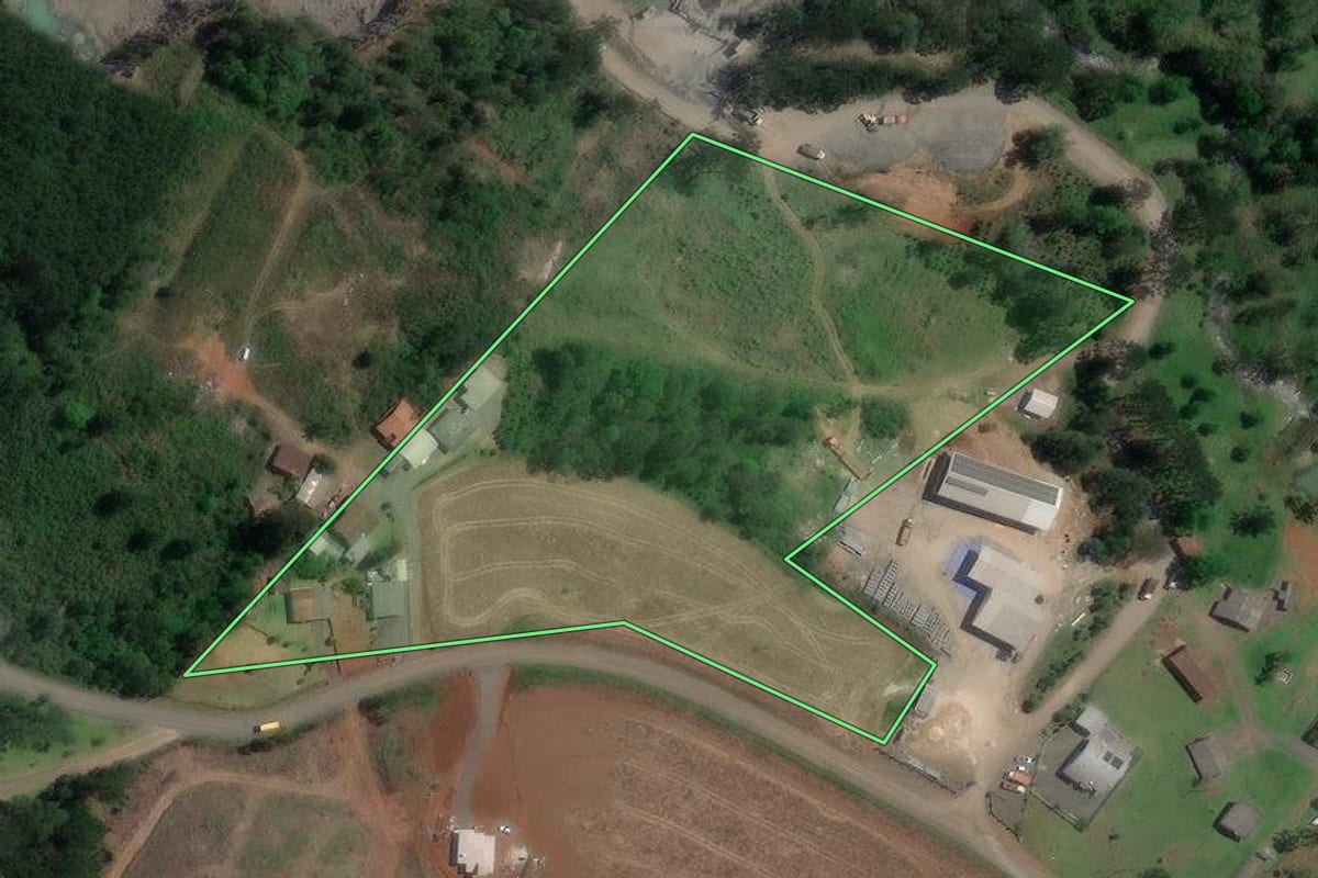 Imagem de satélite do imóvel rural em Bituruna (PR), com o contorno declarado no CAR desenhado por cima.