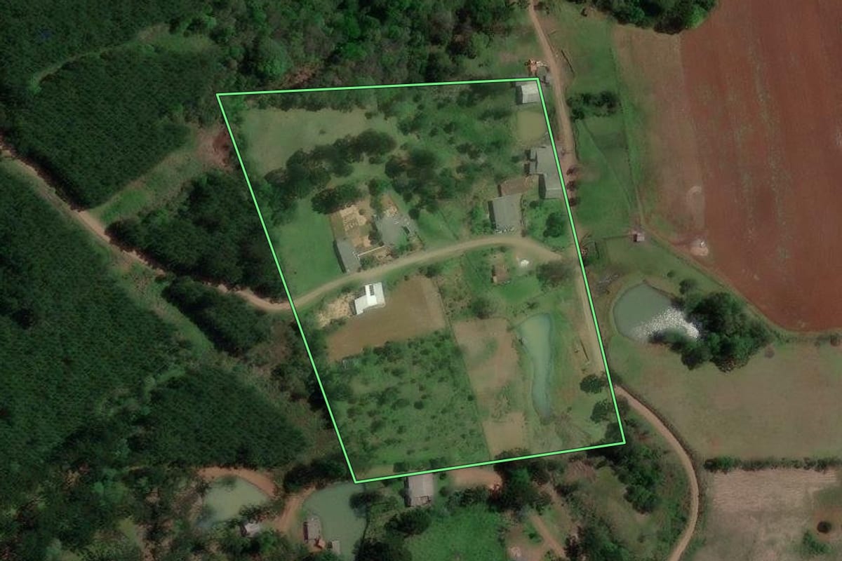 Imagem de satélite do imóvel rural em Bituruna (PR), com o contorno declarado no CAR desenhado por cima.