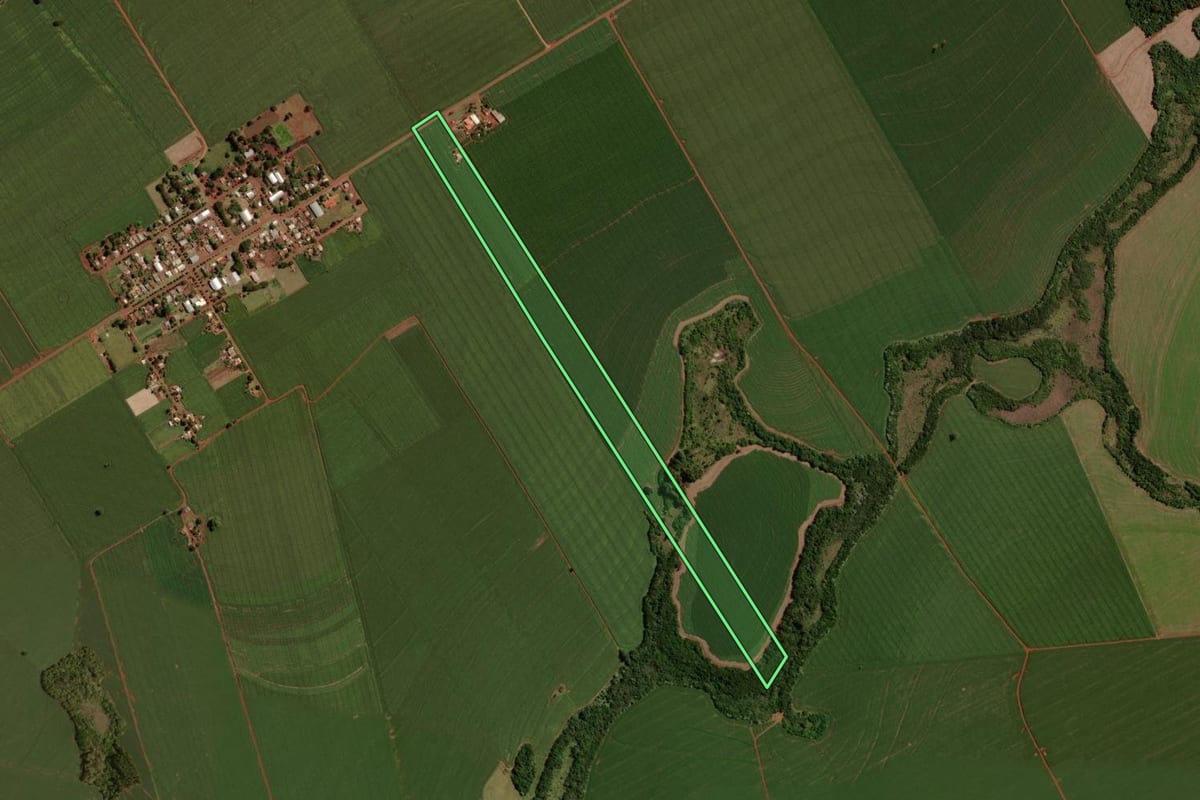 Imagem de satélite do imóvel rural em Boa Esperança (PR), com o contorno declarado no CAR desenhado por cima.