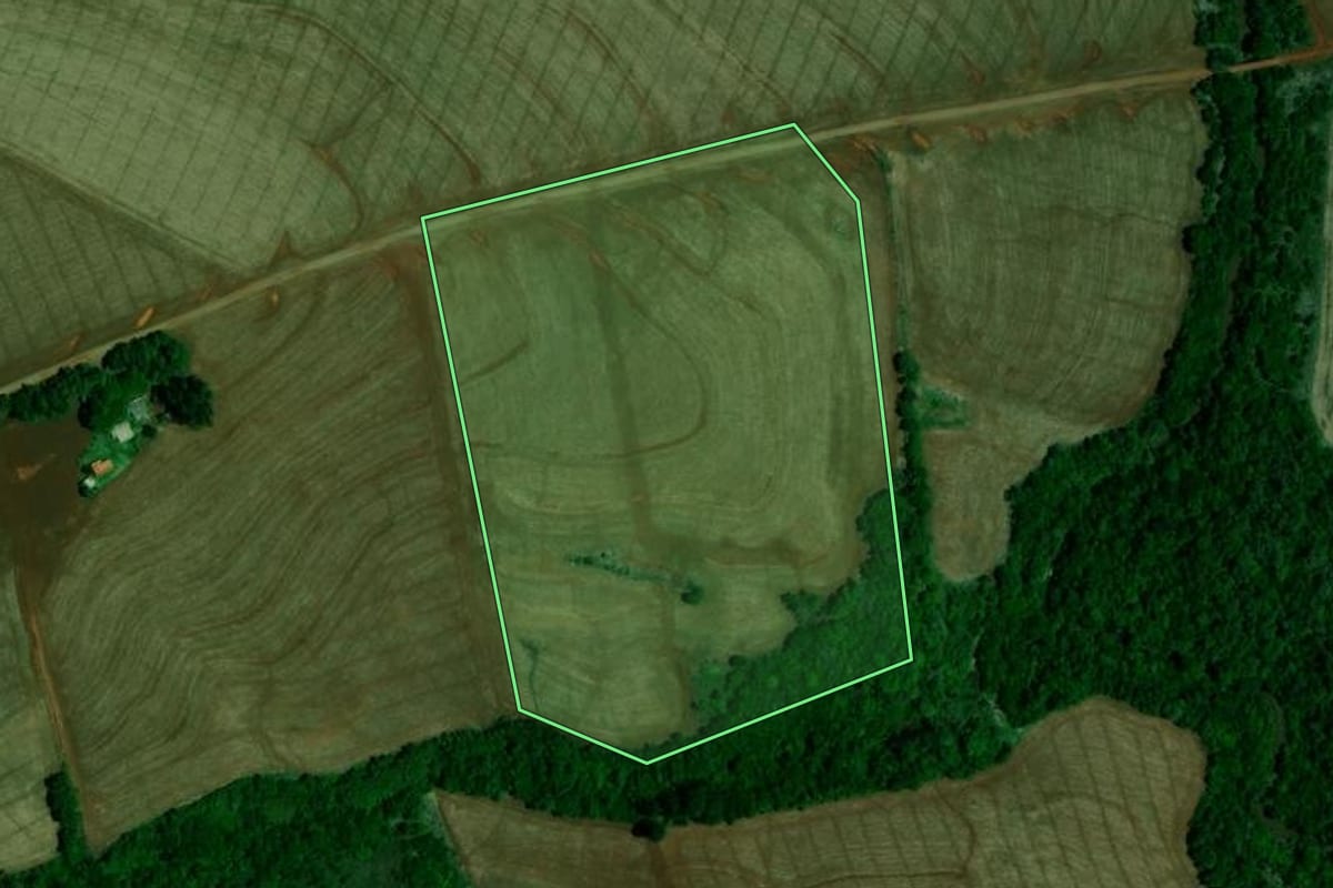 Imagem de satélite do imóvel rural em Boa Esperança (PR), com o contorno declarado no CAR desenhado por cima.