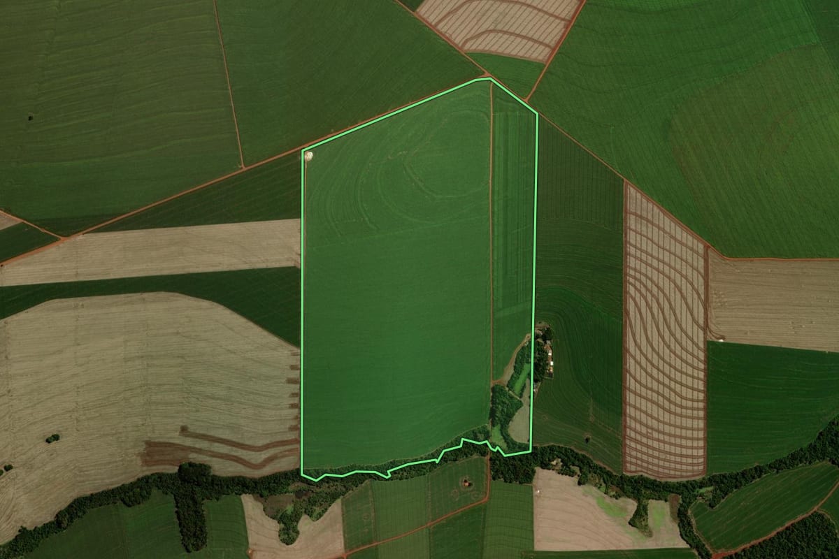 Imagem de satélite do imóvel rural em Boa Esperança (PR), com o contorno declarado no CAR desenhado por cima.