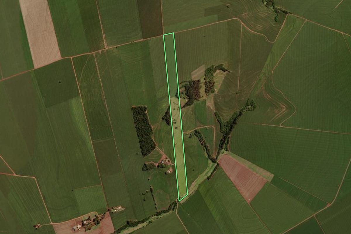 Imagem de satélite do imóvel rural em Boa Esperança (PR), com o contorno declarado no CAR desenhado por cima.
