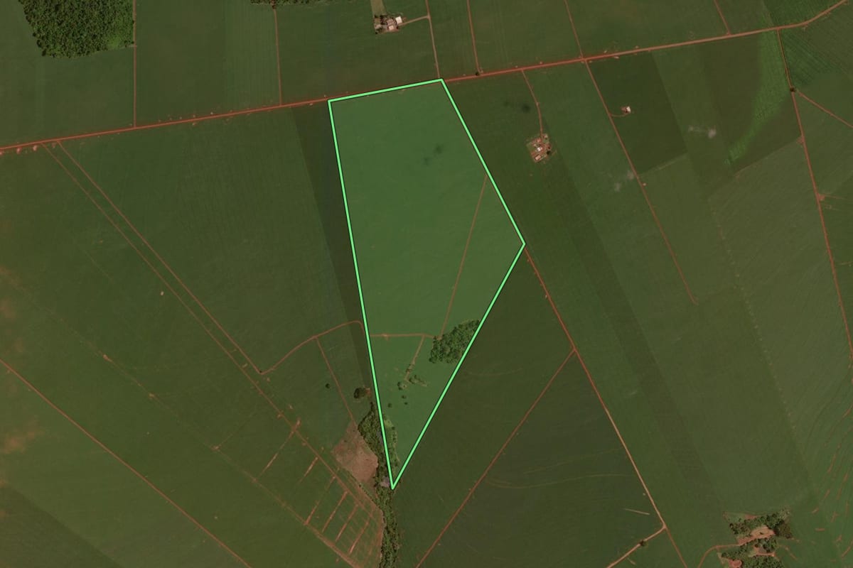 Imagem de satélite do imóvel rural em Boa Esperança (PR), com o contorno declarado no CAR desenhado por cima.