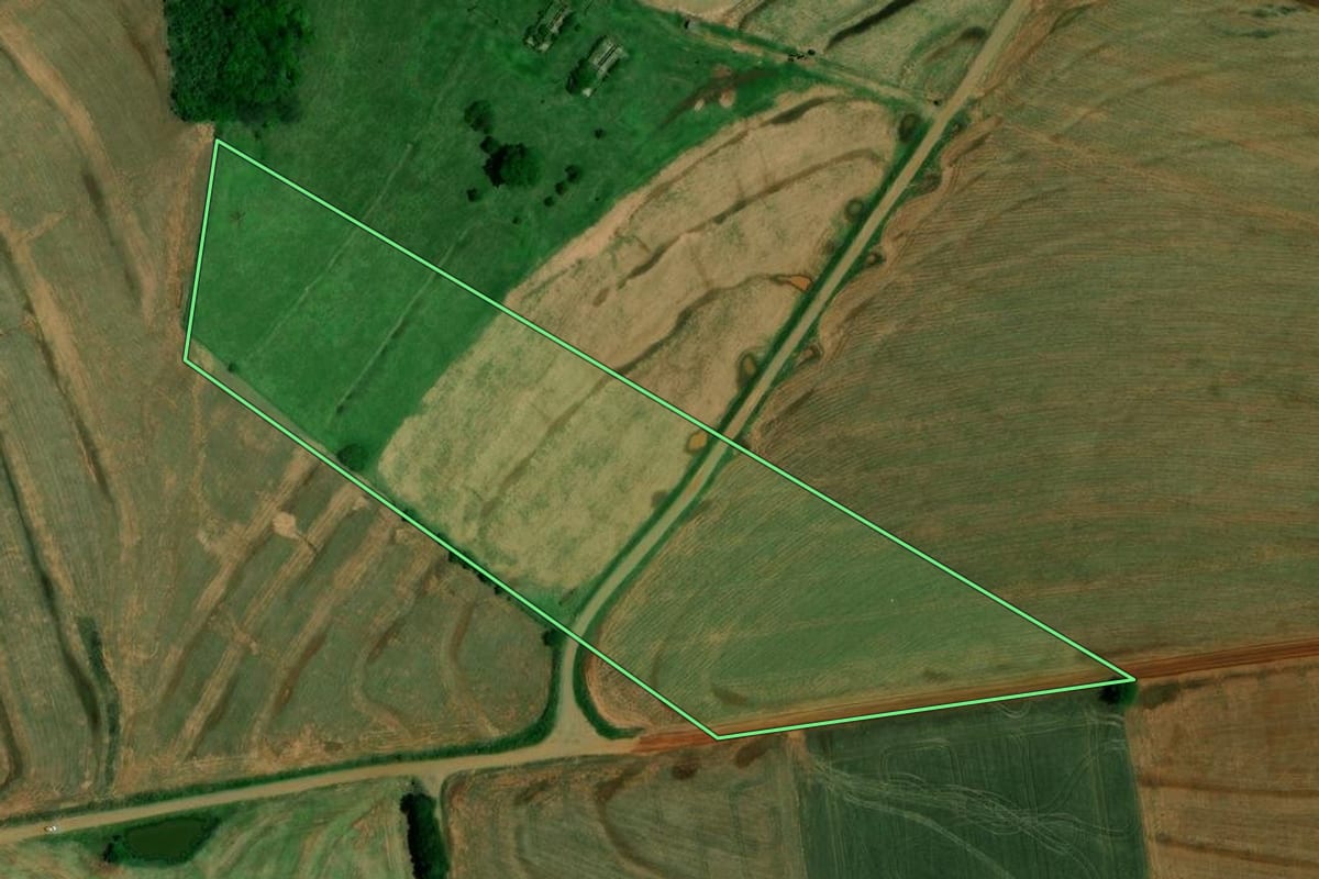 Imagem de satélite do imóvel rural em Boa Esperança (PR), com o contorno declarado no CAR desenhado por cima.