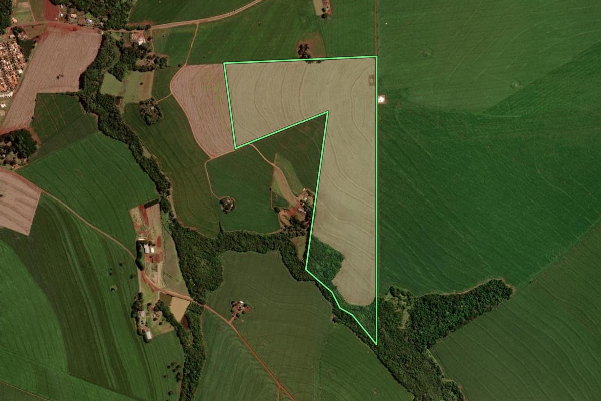 Imagem de satélite do imóvel rural em Boa Esperança (PR), com o contorno declarado no CAR desenhado por cima.