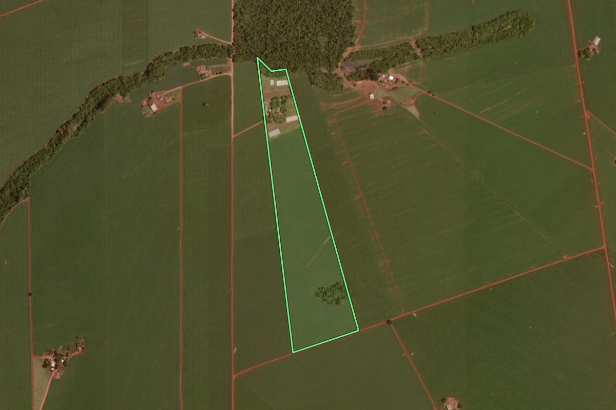 Imagem de satélite do imóvel rural em Boa Esperança (PR), com o contorno declarado no CAR desenhado por cima.