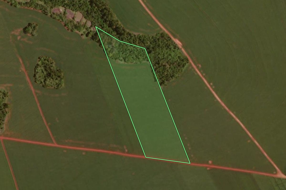 Imagem de satélite do imóvel rural em Boa Esperança (PR), com o contorno declarado no CAR desenhado por cima.