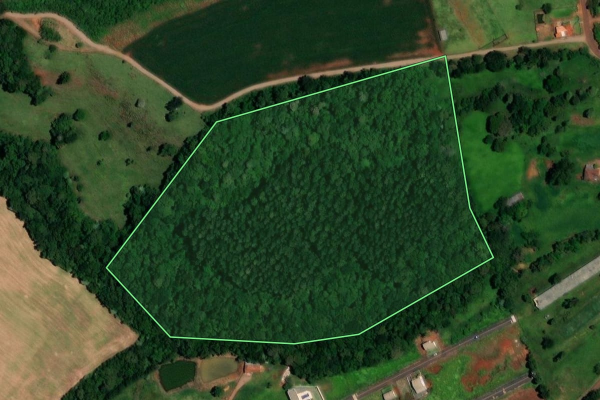 Imagem de satélite do imóvel rural em Boa Esperança do Iguaçu (PR), com o contorno declarado no CAR desenhado por cima.
