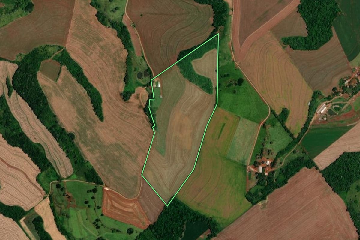 Imagem de satélite do imóvel rural em Boa Esperança do Iguaçu (PR), com o contorno declarado no CAR desenhado por cima.
