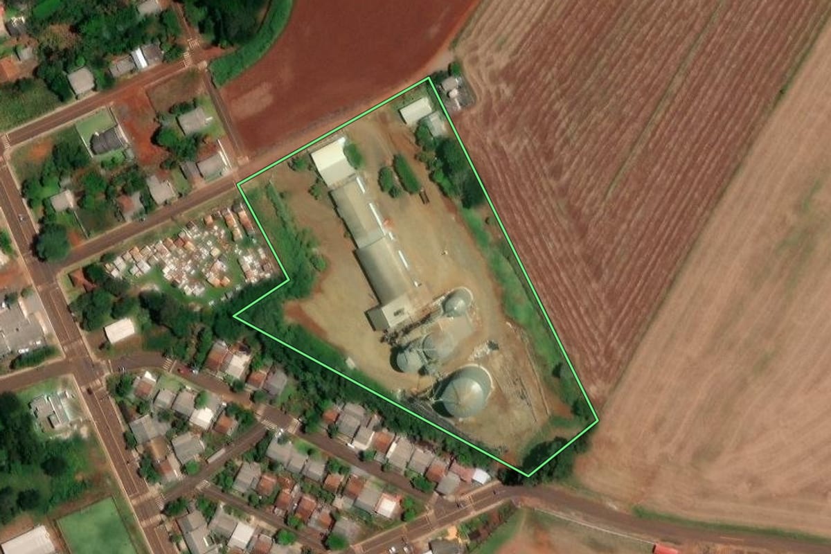 Imagem de satélite do imóvel rural em Boa Esperança do Iguaçu (PR), com o contorno declarado no CAR desenhado por cima.