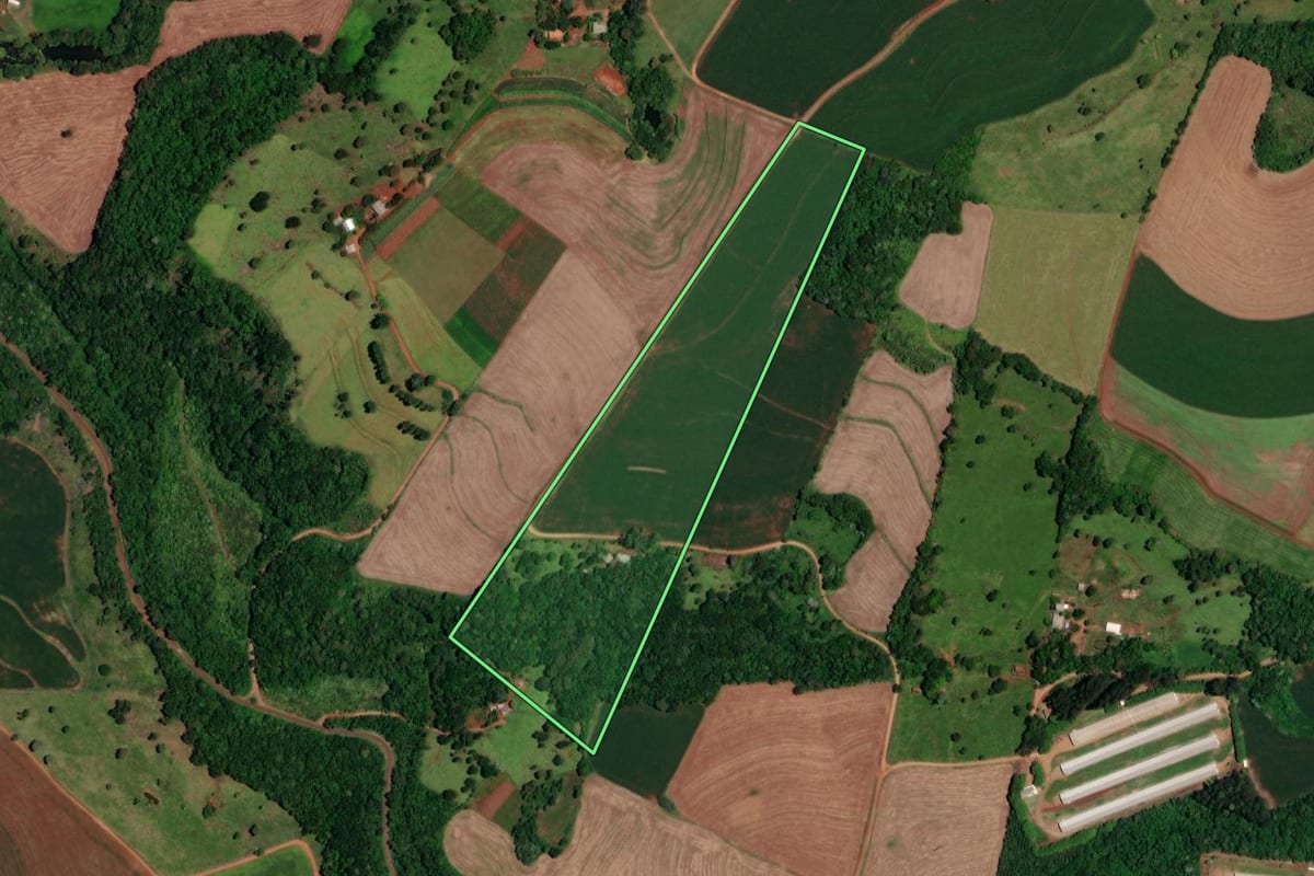 Imagem de satélite do imóvel rural em Boa Esperança do Iguaçu (PR), com o contorno declarado no CAR desenhado por cima.