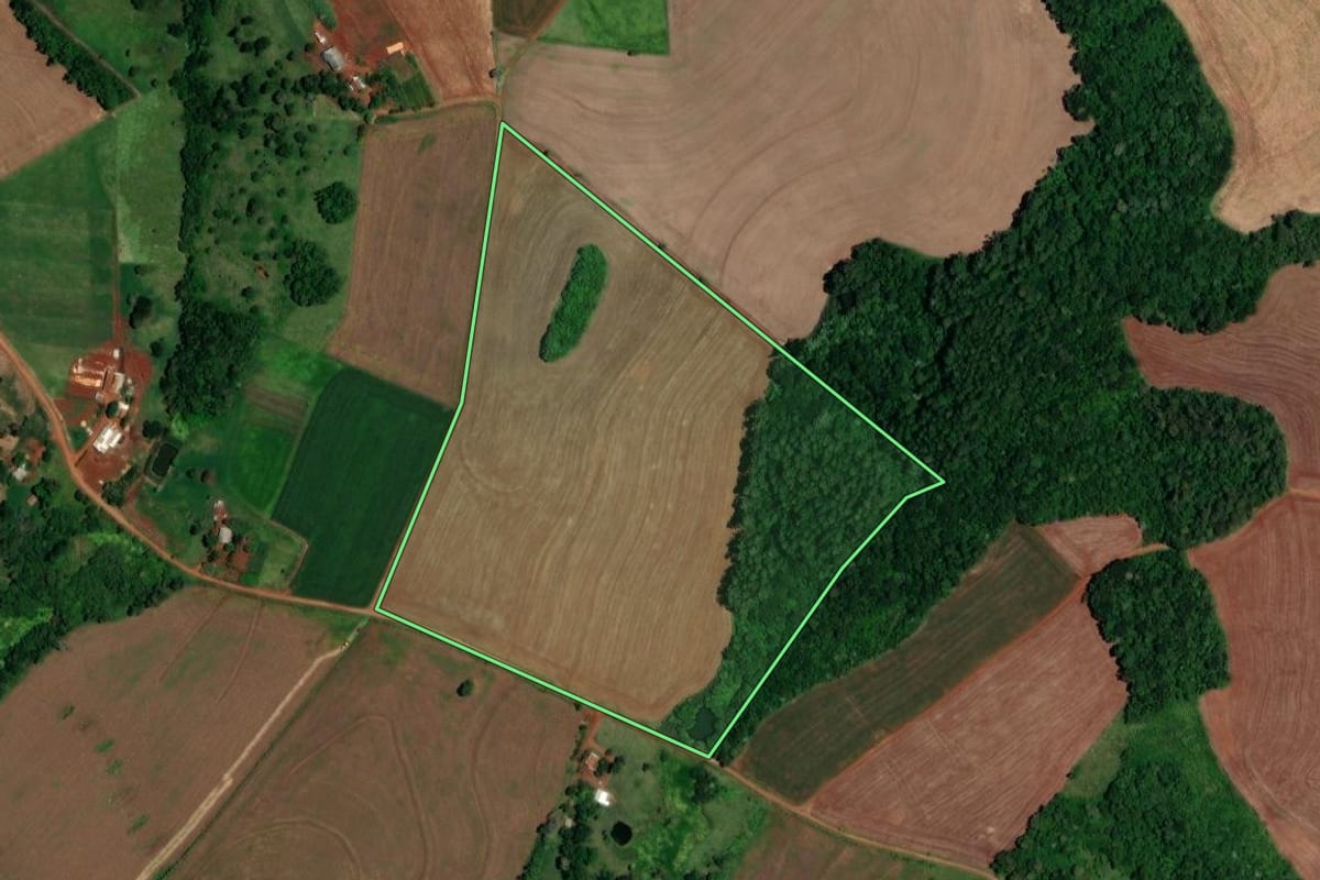 Imagem de satélite do imóvel rural em Boa Esperança do Iguaçu (PR), com o contorno declarado no CAR desenhado por cima.