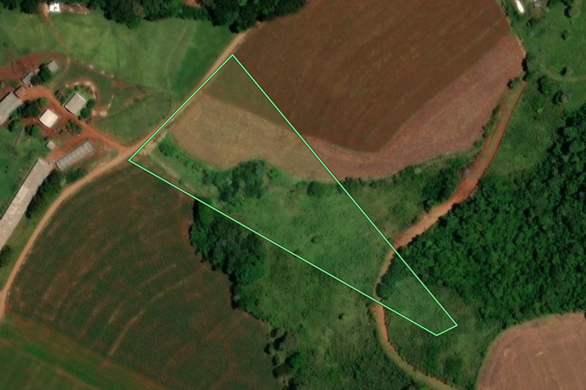 Imagem de satélite do imóvel rural em Boa Esperança do Iguaçu (PR), com o contorno declarado no CAR desenhado por cima.