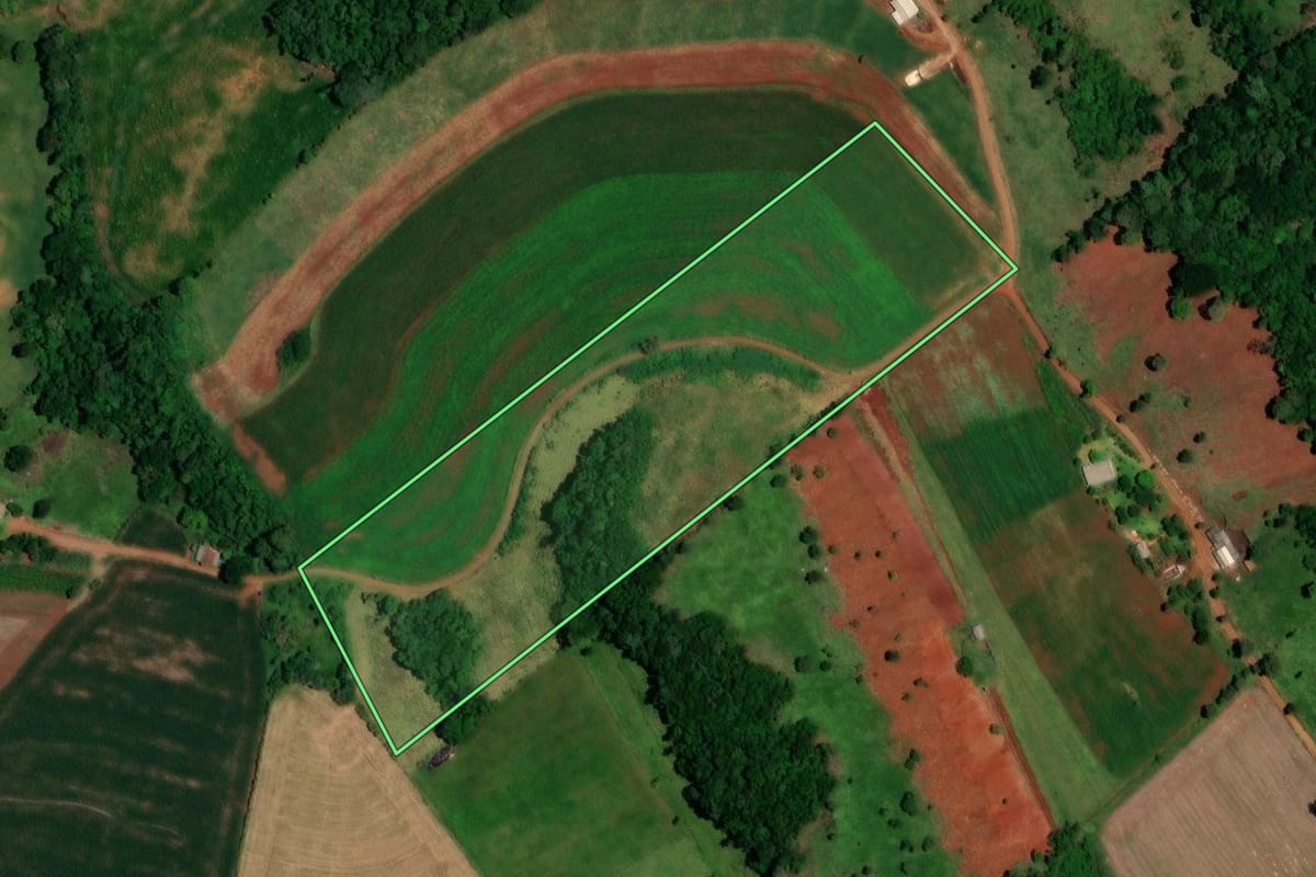 Imagem de satélite do imóvel rural em Boa Esperança do Iguaçu (PR), com o contorno declarado no CAR desenhado por cima.