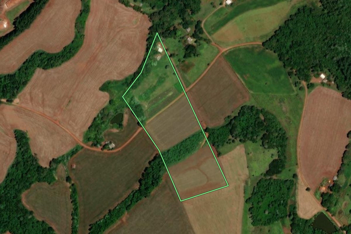 Imagem de satélite do imóvel rural em Boa Esperança do Iguaçu (PR), com o contorno declarado no CAR desenhado por cima.
