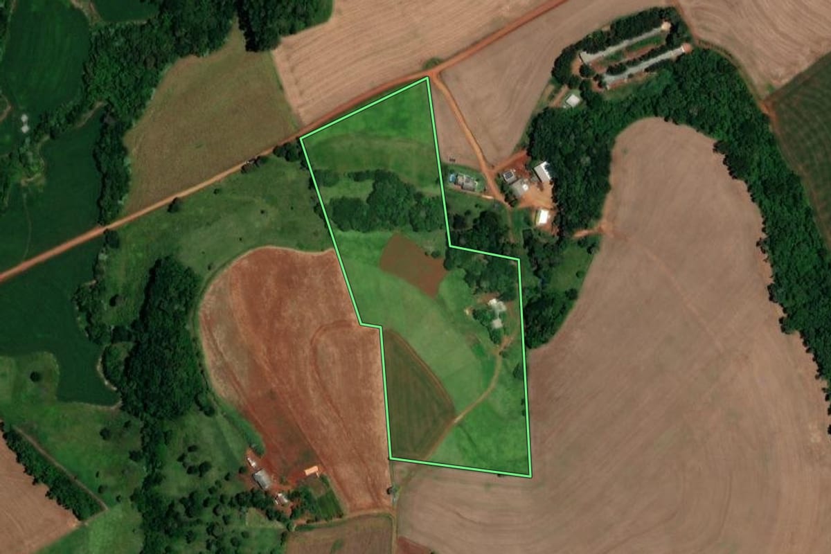 Imagem de satélite do imóvel rural em Boa Esperança do Iguaçu (PR), com o contorno declarado no CAR desenhado por cima.