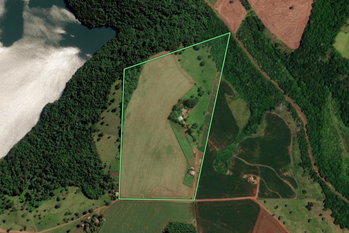 Imagem de satélite do imóvel rural em Boa Esperança do Iguaçu (PR), com o contorno declarado no CAR desenhado por cima.