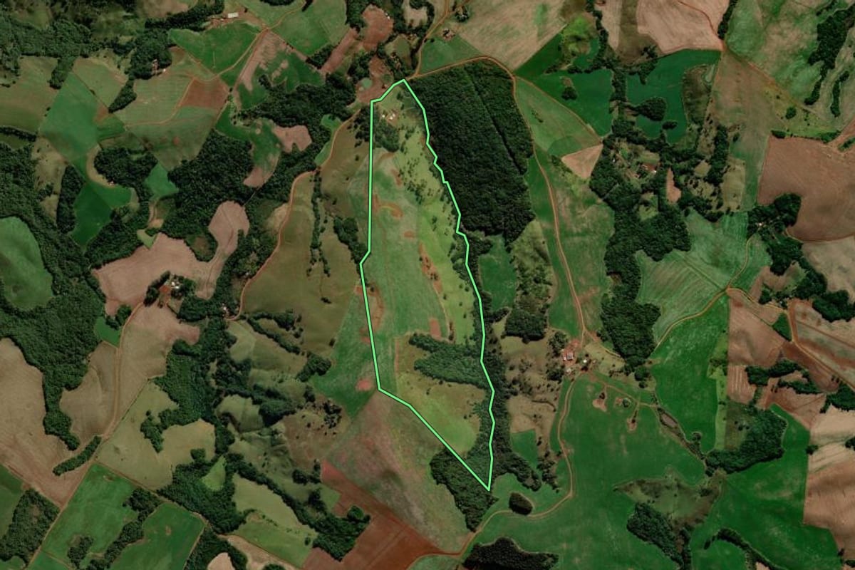 Imagem de satélite do imóvel rural em Boa Ventura de São Roque (PR), com o contorno declarado no CAR desenhado por cima.