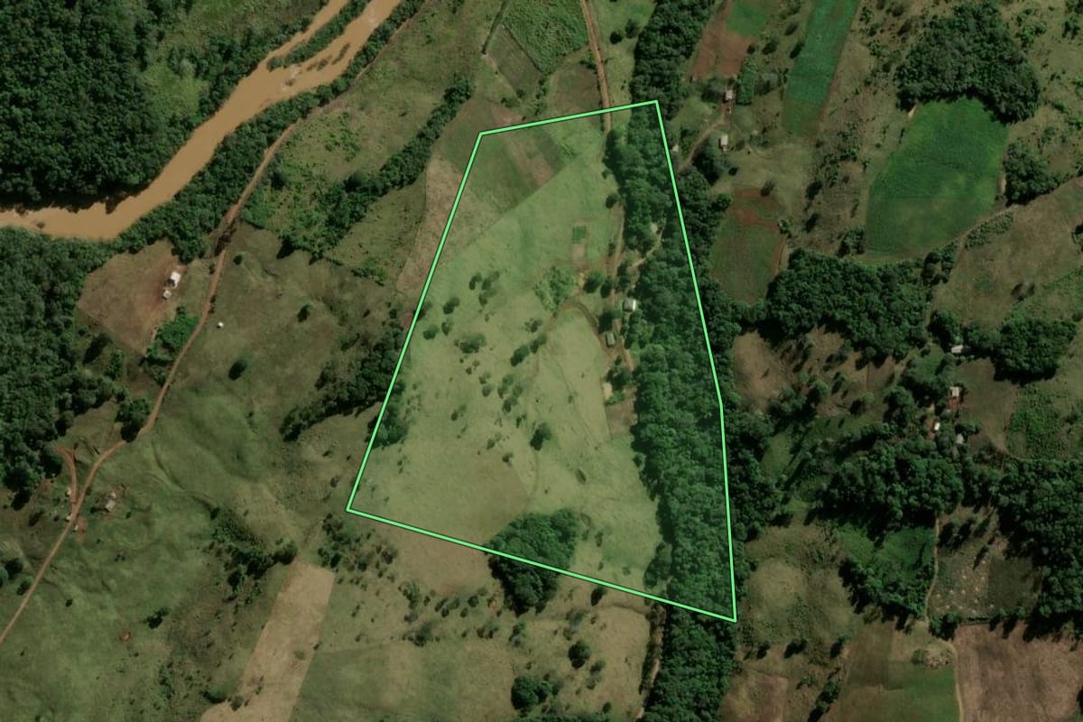 Imagem de satélite do imóvel rural em Boa Ventura de São Roque (PR), com o contorno declarado no CAR desenhado por cima.