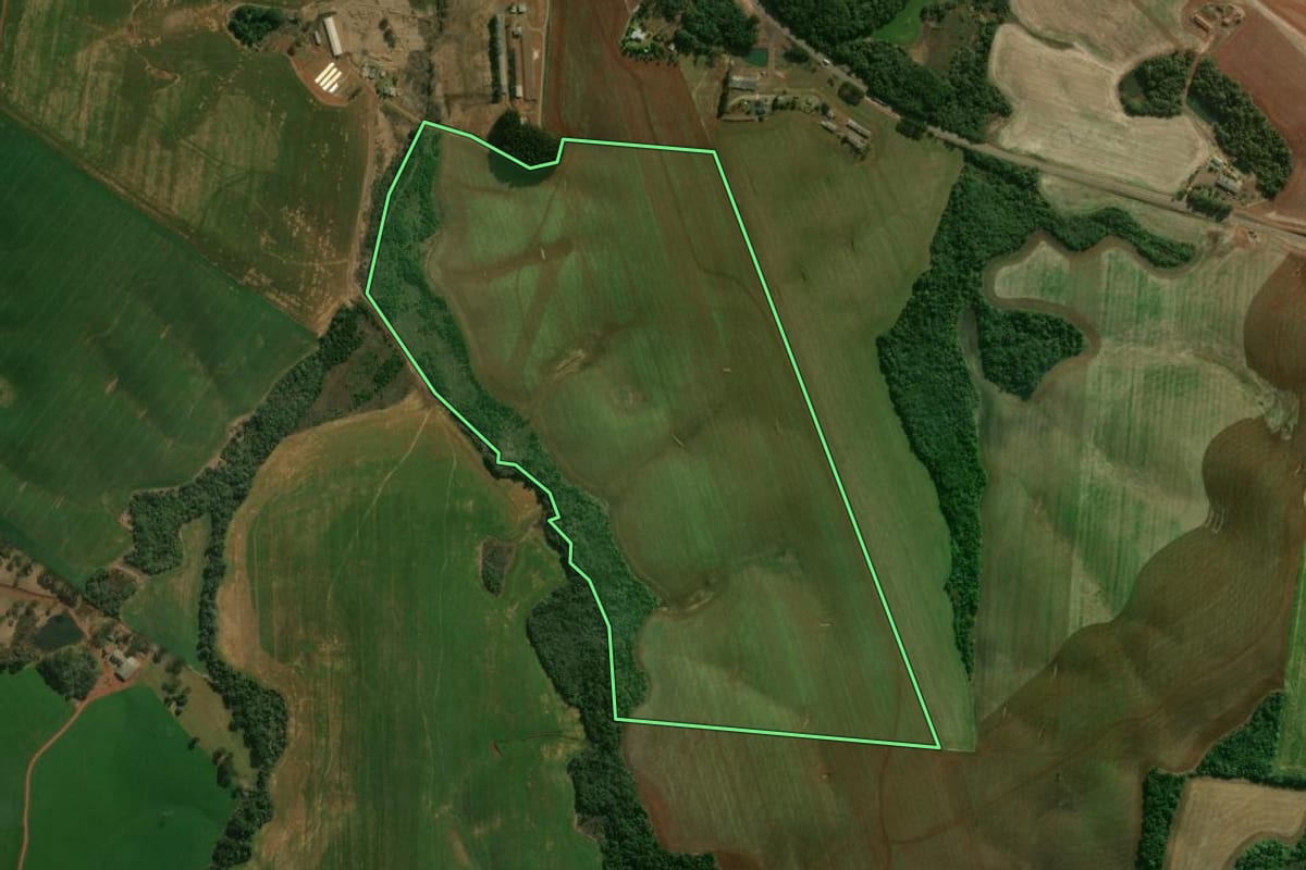 Imagem de satélite do imóvel rural em Boa Ventura de São Roque (PR), com o contorno declarado no CAR desenhado por cima.