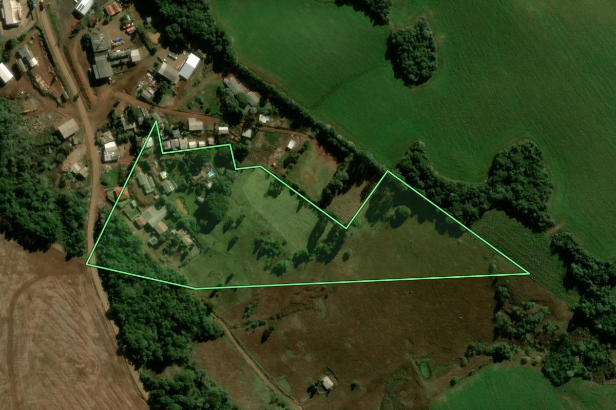 Imagem de satélite do imóvel rural em Boa Ventura de São Roque (PR), com o contorno declarado no CAR desenhado por cima.