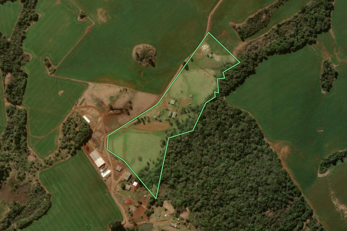 Imagem de satélite do imóvel rural em Boa Ventura de São Roque (PR), com o contorno declarado no CAR desenhado por cima.