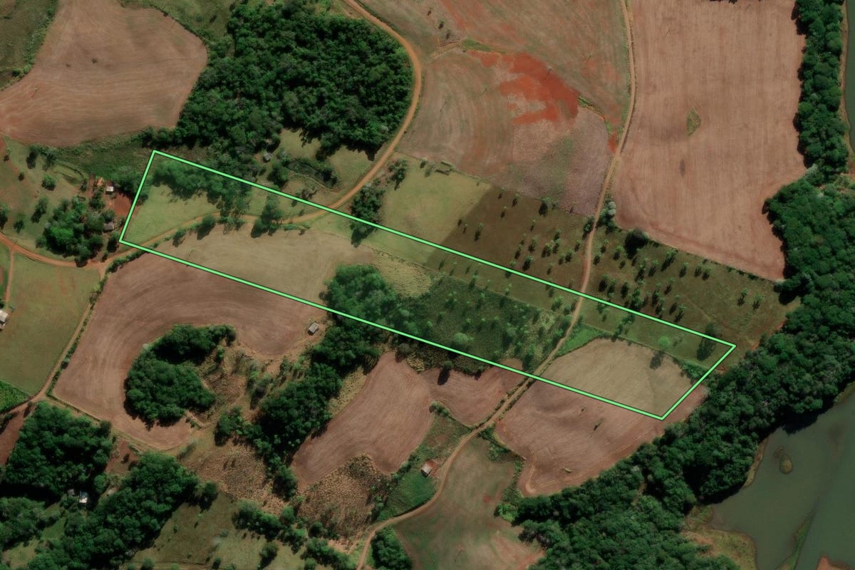 Imagem de satélite do imóvel rural em Boa Ventura de São Roque (PR), com o contorno declarado no CAR desenhado por cima.