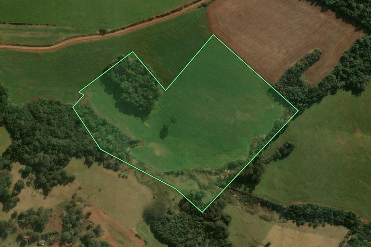 Imagem de satélite do imóvel rural em Boa Ventura de São Roque (PR), com o contorno declarado no CAR desenhado por cima.