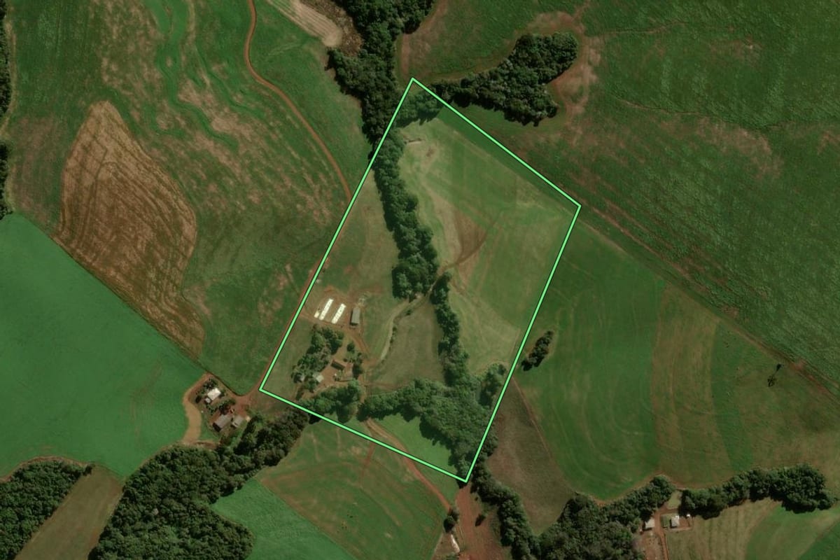 Imagem de satélite do imóvel rural em Boa Ventura de São Roque (PR), com o contorno declarado no CAR desenhado por cima.