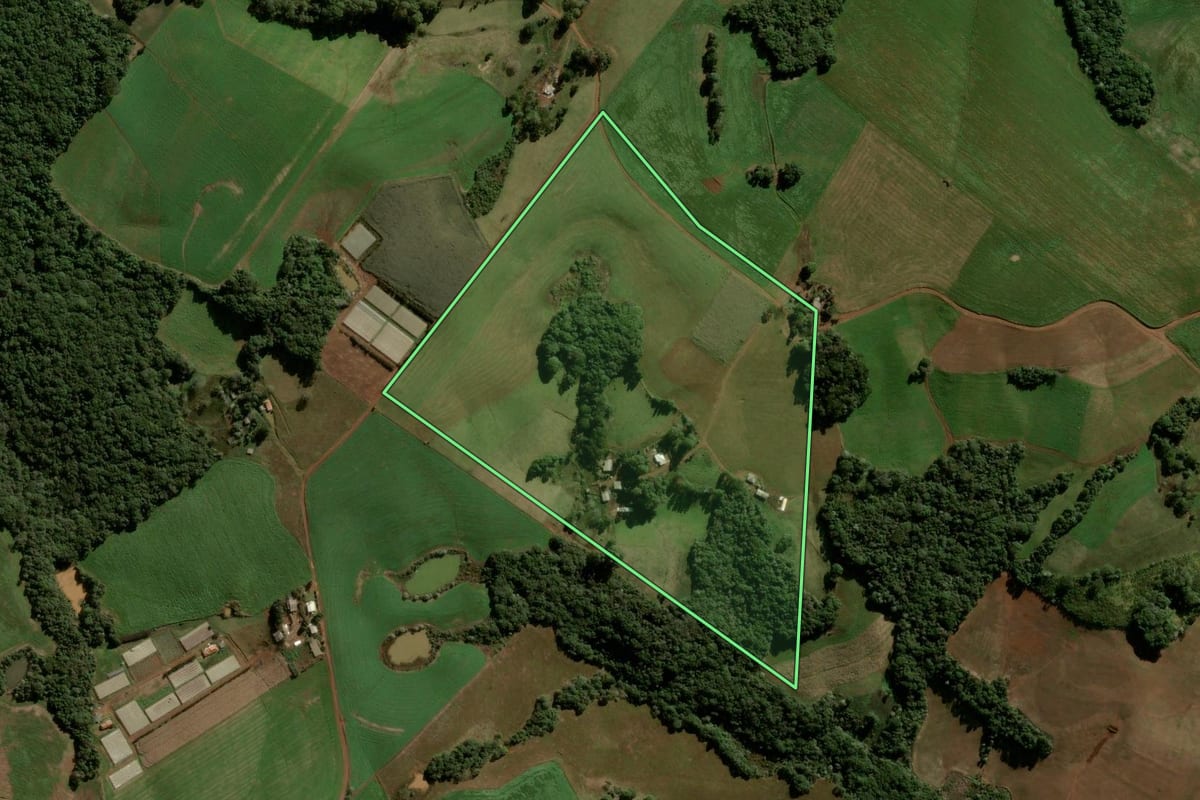Imagem de satélite do imóvel rural em Boa Ventura de São Roque (PR), com o contorno declarado no CAR desenhado por cima.