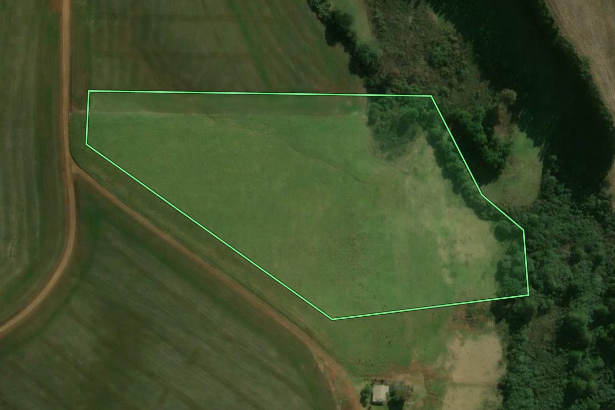 Imagem de satélite do imóvel rural em Boa Ventura de São Roque (PR), com o contorno declarado no CAR desenhado por cima.