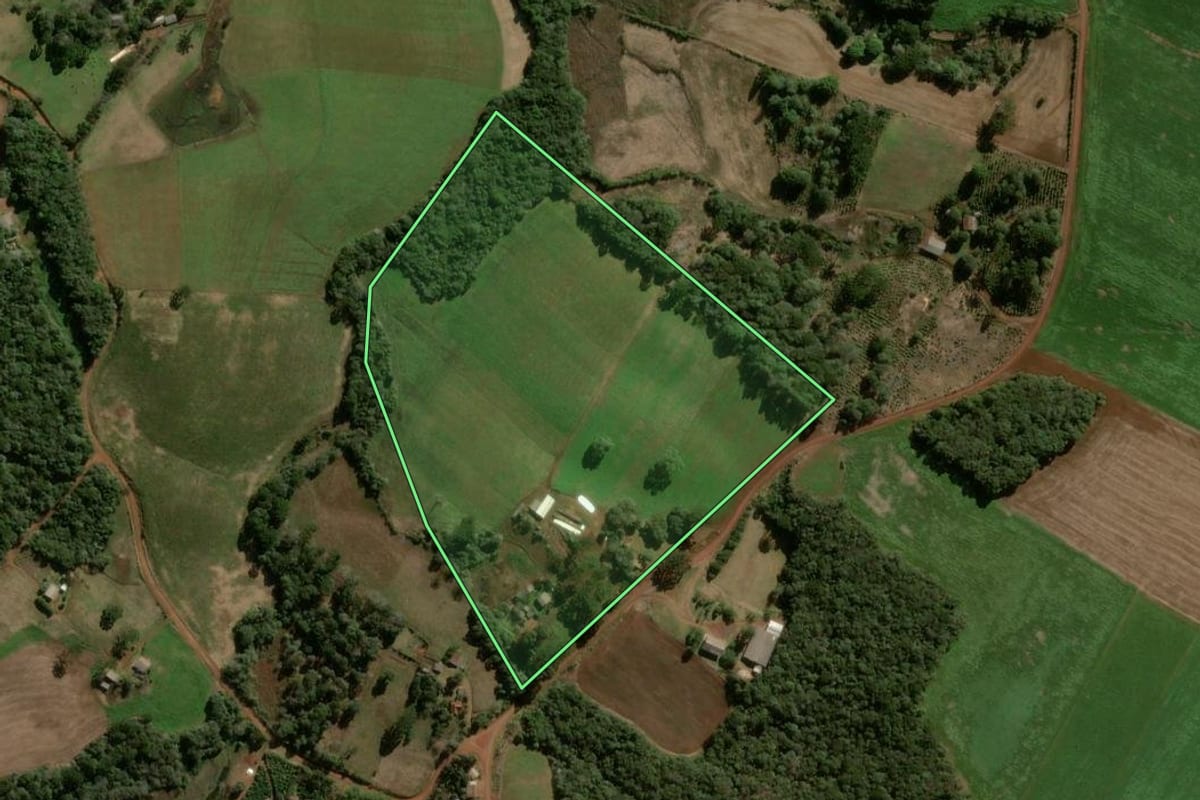 Imagem de satélite do imóvel rural em Boa Ventura de São Roque (PR), com o contorno declarado no CAR desenhado por cima.
