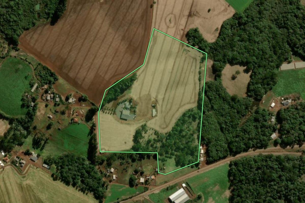 Imagem de satélite do imóvel rural em Boa Ventura de São Roque (PR), com o contorno declarado no CAR desenhado por cima.