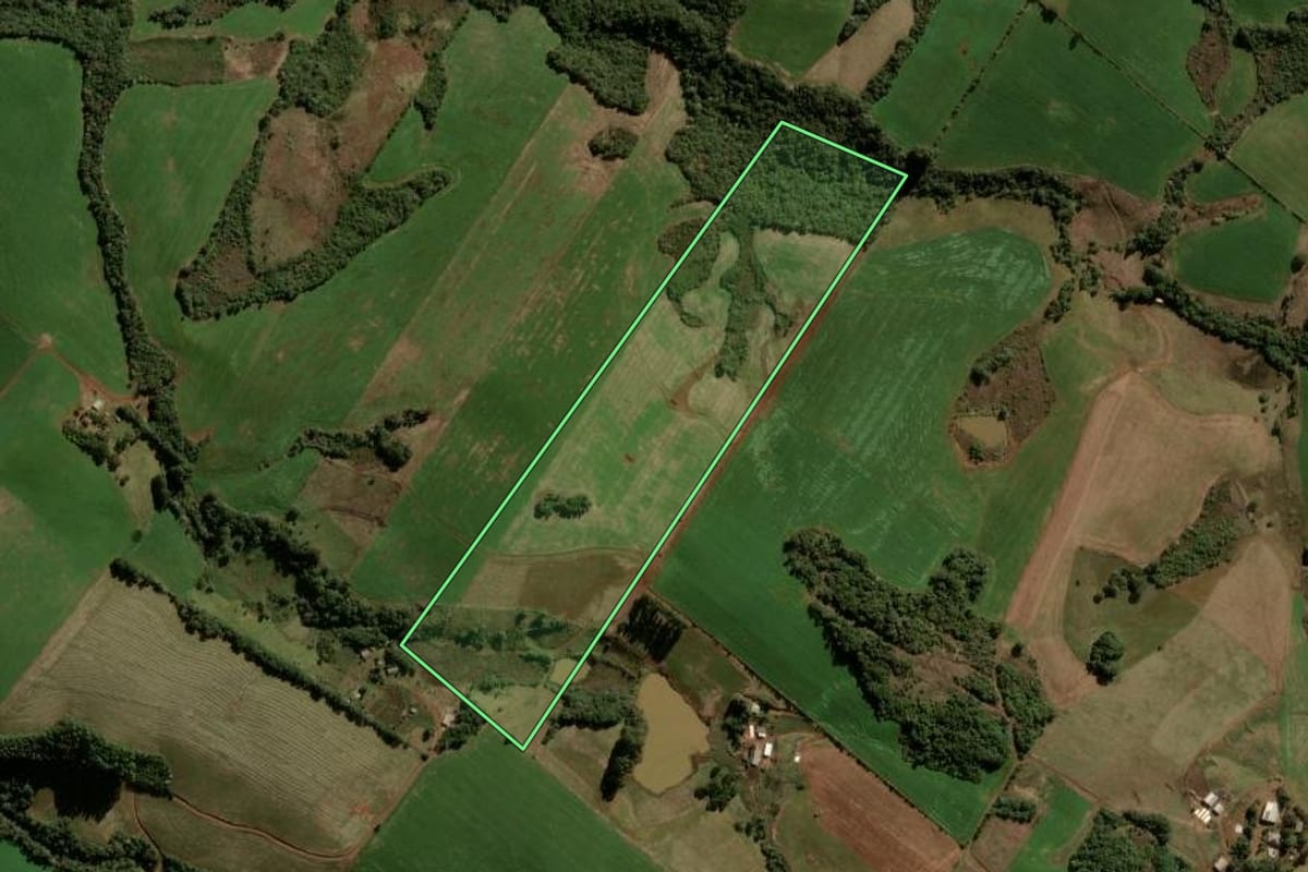 Imagem de satélite do imóvel rural em Boa Ventura de São Roque (PR), com o contorno declarado no CAR desenhado por cima.