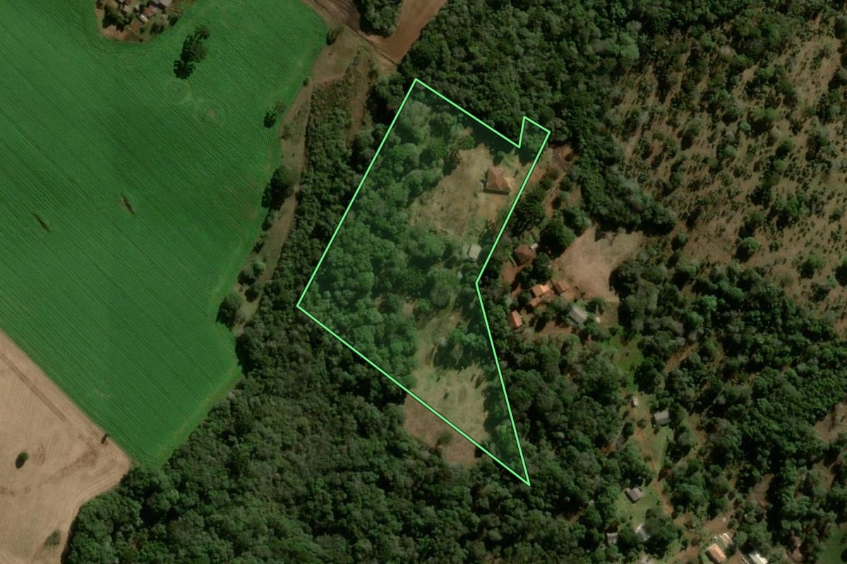 Imagem de satélite do imóvel rural em Boa Ventura de São Roque (PR), com o contorno declarado no CAR desenhado por cima.