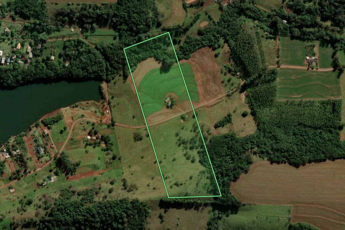 Imagem de satélite do imóvel rural em Boa Vista da Aparecida (PR), com o contorno declarado no CAR desenhado por cima.