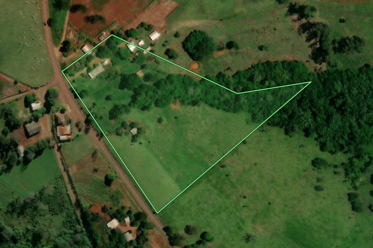 Imagem de satélite do imóvel rural em Boa Vista da Aparecida (PR), com o contorno declarado no CAR desenhado por cima.