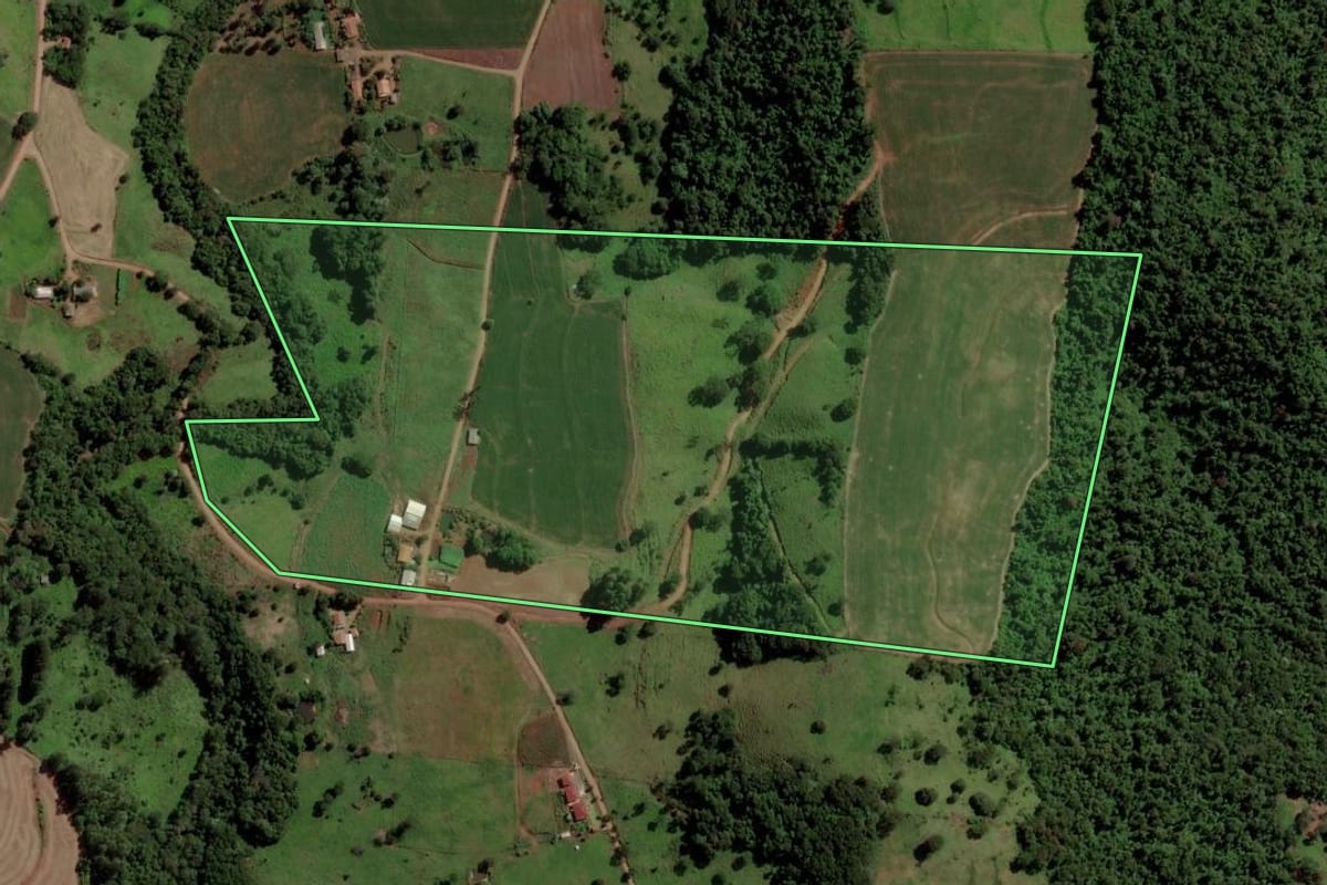 Imagem de satélite do imóvel rural em Boa Vista da Aparecida (PR), com o contorno declarado no CAR desenhado por cima.