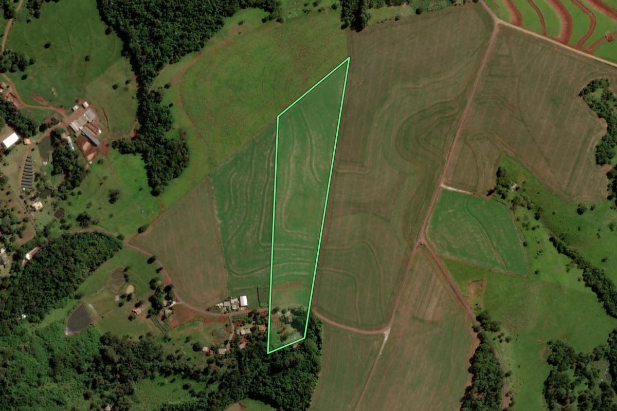 Imagem de satélite do imóvel rural em Boa Vista da Aparecida (PR), com o contorno declarado no CAR desenhado por cima.
