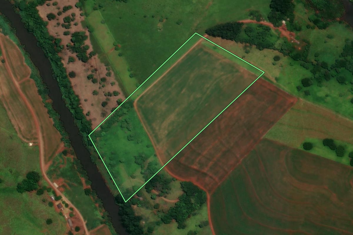 Imagem de satélite do imóvel rural em Boa Vista da Aparecida (PR), com o contorno declarado no CAR desenhado por cima.