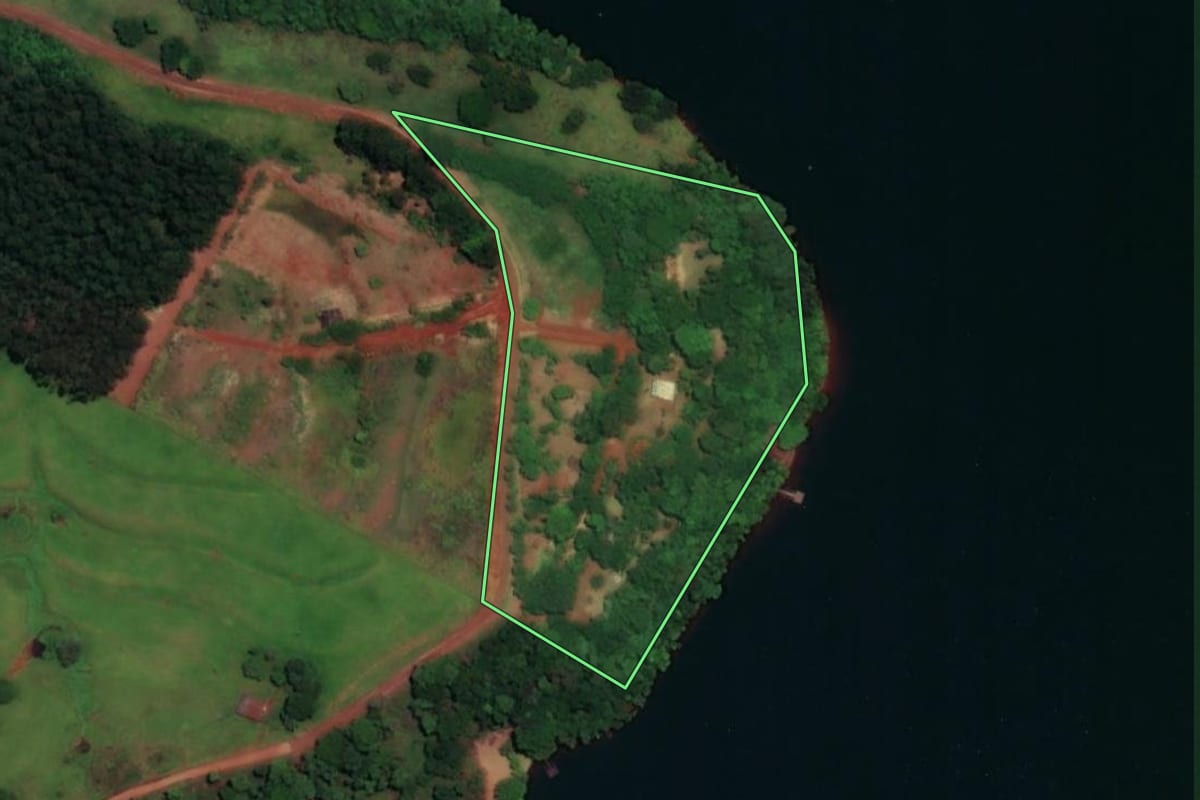 Imagem de satélite do imóvel rural em Boa Vista da Aparecida (PR), com o contorno declarado no CAR desenhado por cima.
