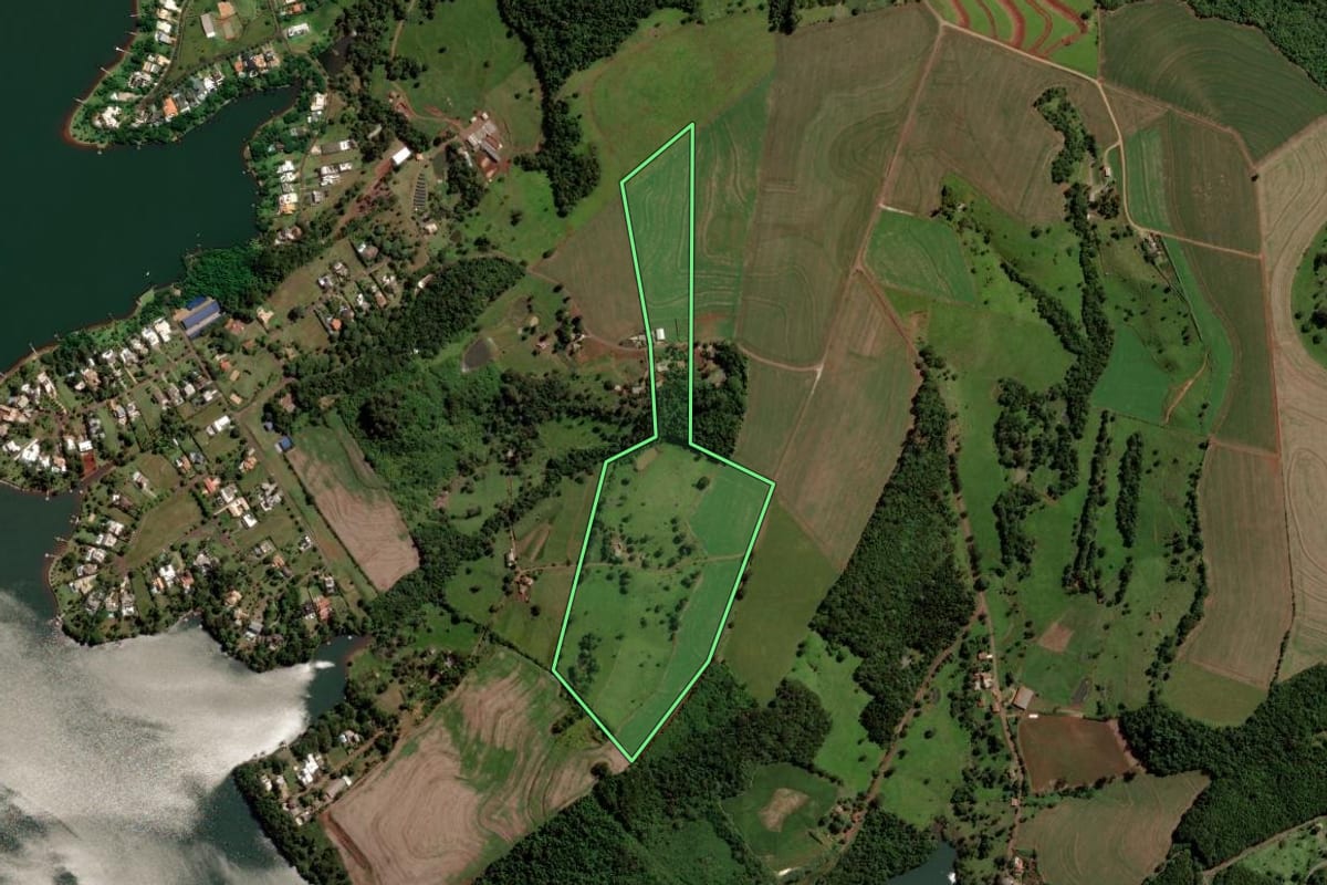 Imagem de satélite do imóvel rural em Boa Vista da Aparecida (PR), com o contorno declarado no CAR desenhado por cima.