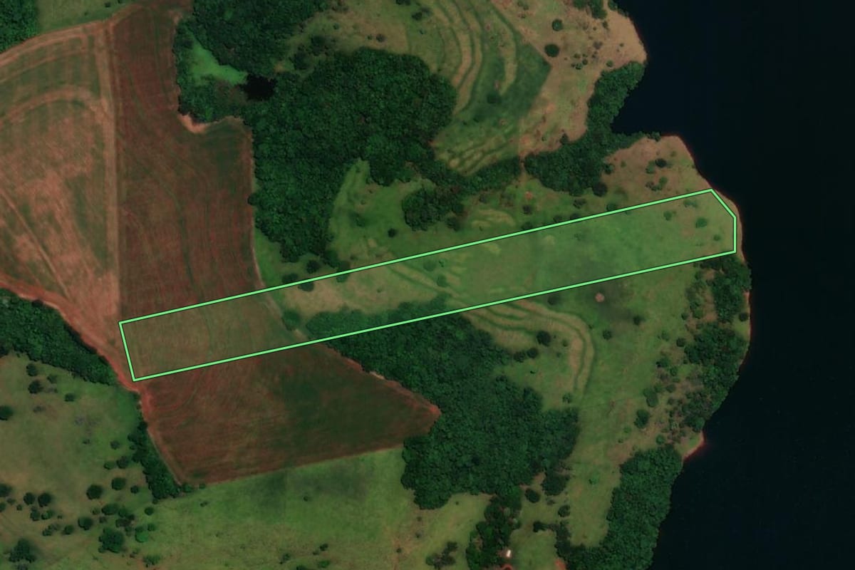Imagem de satélite do imóvel rural em Boa Vista da Aparecida (PR), com o contorno declarado no CAR desenhado por cima.