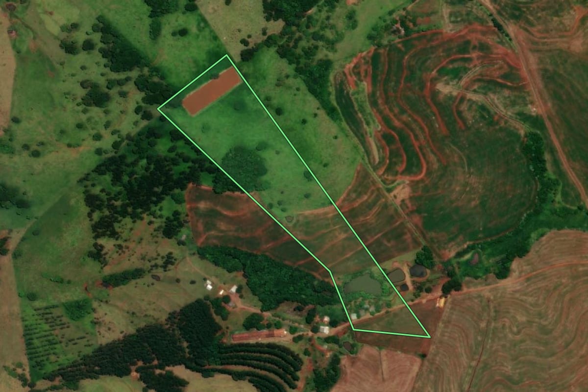 Imagem de satélite do imóvel rural em Boa Vista da Aparecida (PR), com o contorno declarado no CAR desenhado por cima.