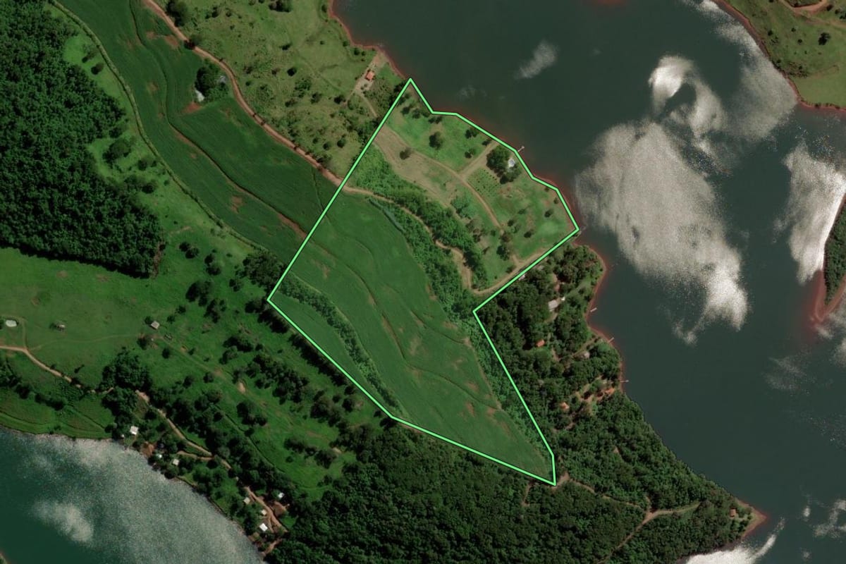 Imagem de satélite do imóvel rural em Boa Vista da Aparecida (PR), com o contorno declarado no CAR desenhado por cima.