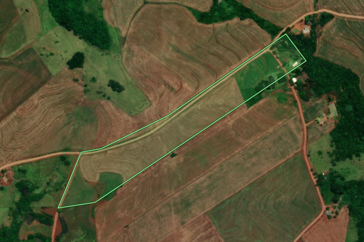Imagem de satélite do imóvel rural em Boa Vista da Aparecida (PR), com o contorno declarado no CAR desenhado por cima.