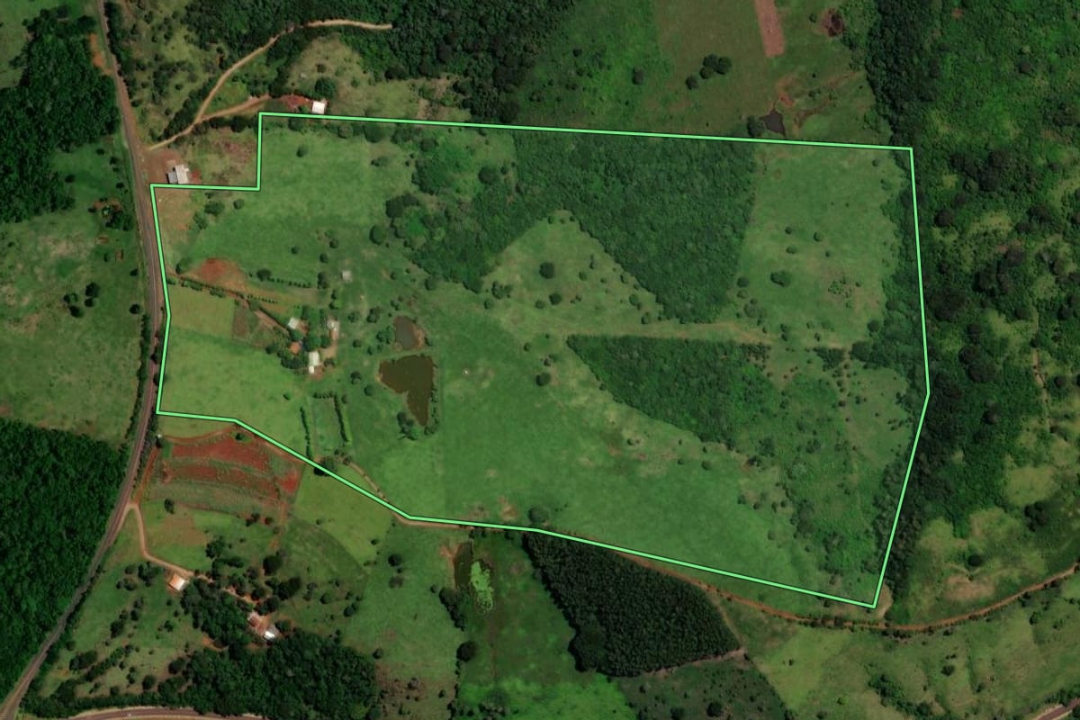 Imagem de satélite do imóvel rural em Boa Vista da Aparecida (PR), com o contorno declarado no CAR desenhado por cima.