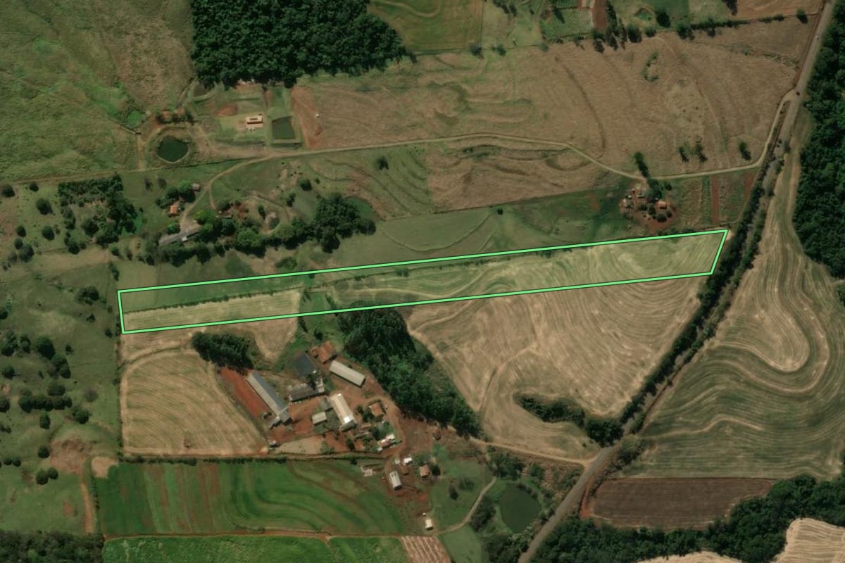 Imagem de satélite do imóvel rural em Bom Sucesso (PR), com o contorno declarado no CAR desenhado por cima.